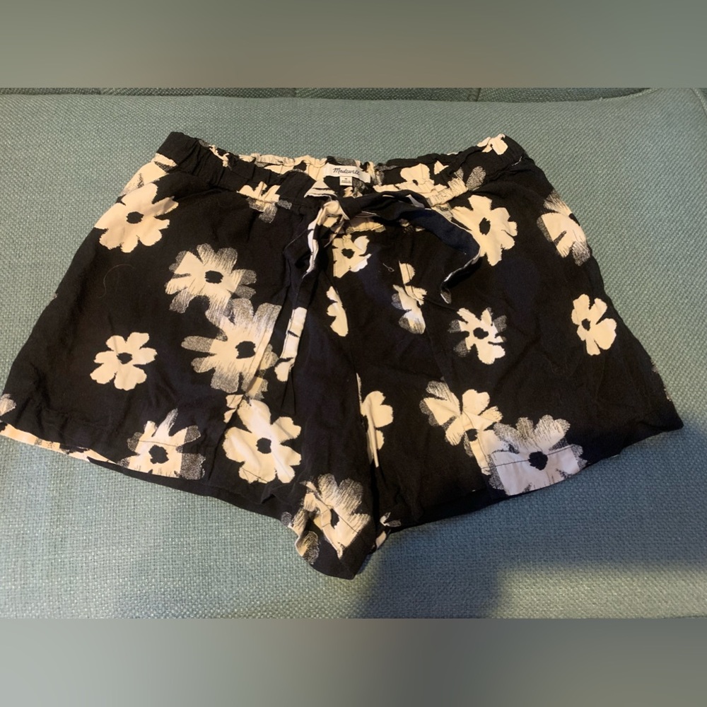 Madewell Black Floral Shorts w/Skort-Like Flap Feature on Front Sz. M